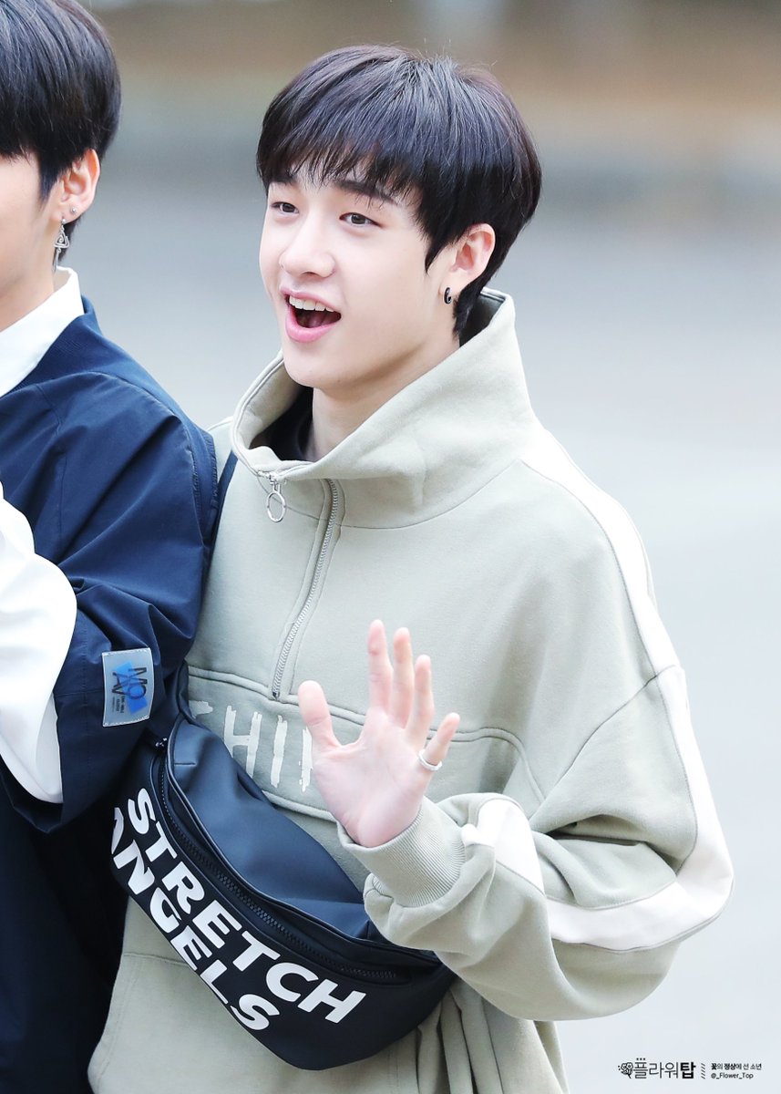 180427 뮤직뱅크 출근 #StrayKids #스트레이키즈 #CHAN #방찬 #찬 <a href="/Stray_Kids/">Stray Kids</a>
찬아 나 보정하다가 눈물 터졌잖아... 피부 뭐야...? 찬이는 바비인형이야...? 도자기야...? 차니는 22개월이야...? 어떻게... 덮은 머리 하구 그러면 어...?ㅠㅠㅠㅠㅠㅠㅠㅠㅠㅠㅠㅠㅠㅠㅠㅠㅠㅠㅠㅠㅠㅠㅠㅠㅠㅠㅠㅠㅠ