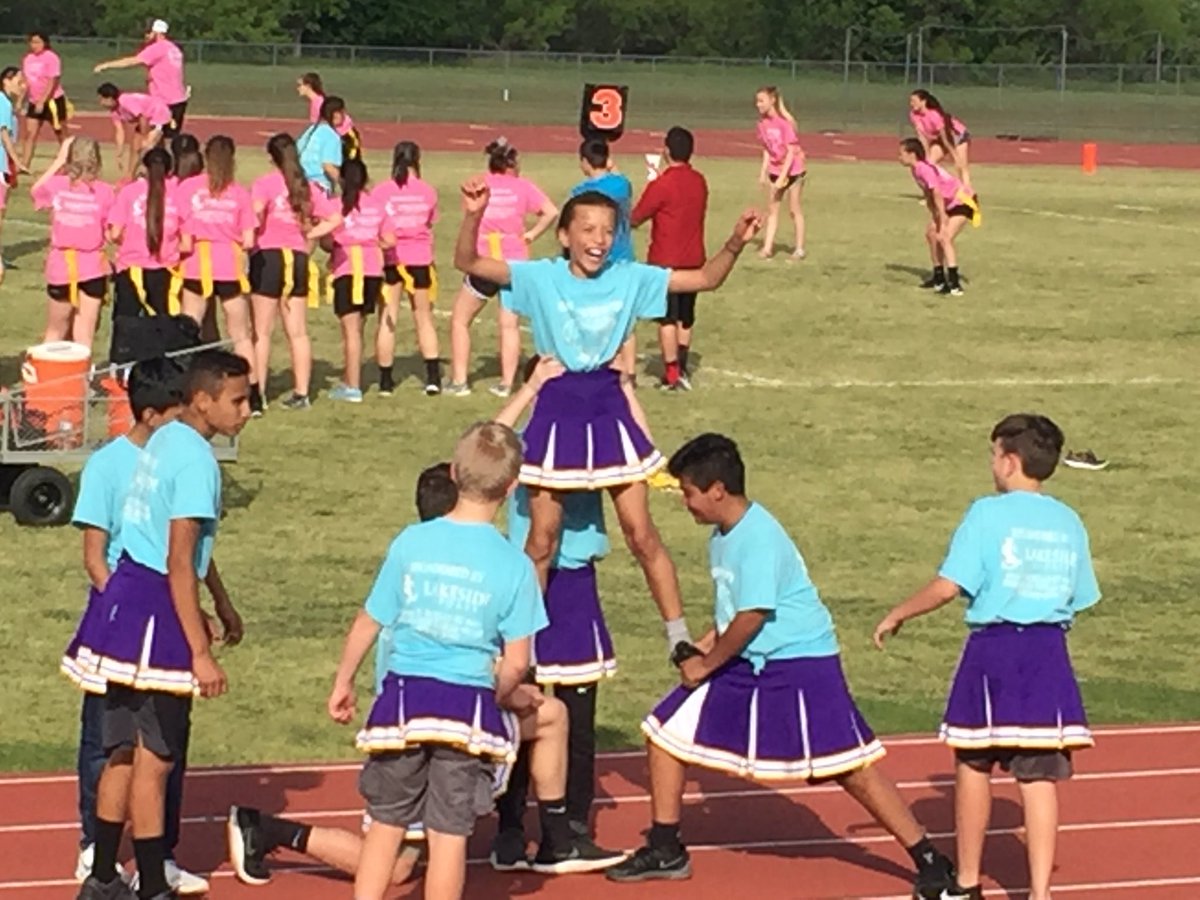 cheer_gms's tweet photo. Such a great night!  These kids right here are why I love my job!  #powderpuffgame #fun #lovemyjob @gmspirates https://t.co/Lxi5s8gyJE