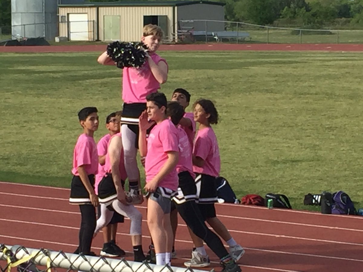 cheer_gms's tweet photo. Such a great night!  These kids right here are why I love my job!  #powderpuffgame #fun #lovemyjob @gmspirates https://t.co/Lxi5s8gyJE