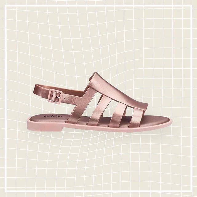 Melissa_PH's tweet photo. This Melissa Boemia Shine is our go-to pair for a simple, everyday look! #MelissaPhilippines #MelissaMapping #MEinMelissa https://t.co/JUFtLV1og7