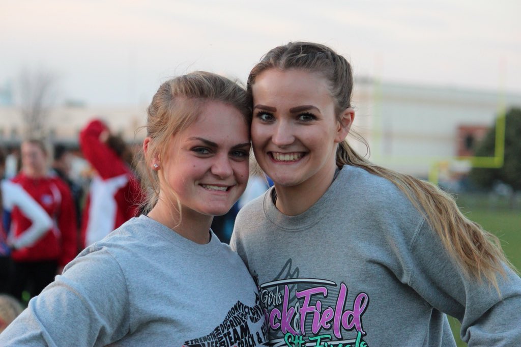 BagoTrack's tweet photo. All smiles for the girls tonight #trackfun https://t.co/yhZ71w4b8b