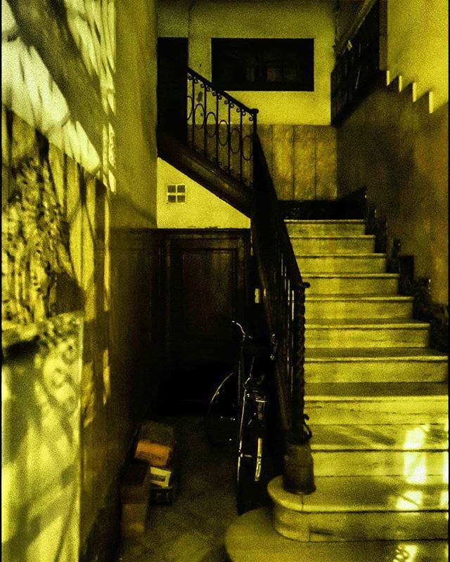 RaveJudgeRun's tweet photo. Doorway 11 #doorways #barcelona #shadows #ironwork #nightshift #whenthenightcomes #homeatlast https://t.co/8ferRuPHnf https://t.co/HteJXHDB6y