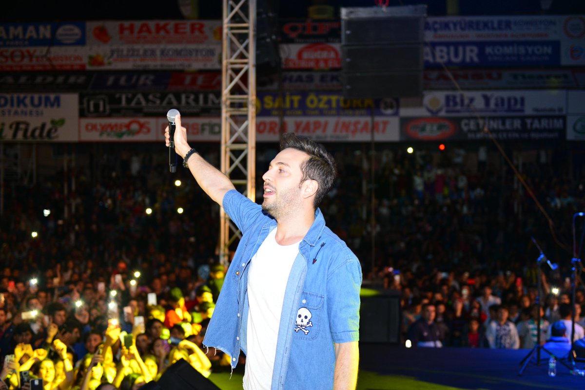 3AdamMedya's tweet photo. Dün akşam ki 19. Geleneksel Tarım ve Seracılık Festivali'nden Oğuzhan Koç  📷💥 https://t.co/PMDjrGI6RH