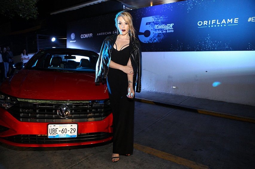 EriLoversWorld's tweet photo. 👑 #ErikaDeLaRosa hermosa 😍 en la fiesta de #EstiloDF #EstiloDFdigital #EstiloDF5años 🎉🎈 https://t.co/95vx1x2FL2