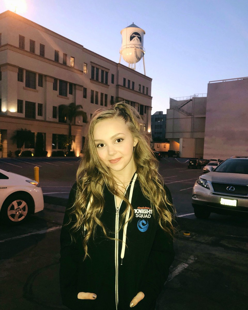that’s a wrap on Buttercup for #KnightSquadS1 ✨ can’t wait to party with my fellow “Astorians” tomorrow night at the wrap party! 🎉🧚🏻‍♀️😏
