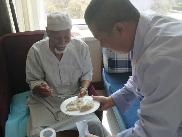 Happy moment: making dumplings

The patient's family member also took part in this activity. They learnt how to make dumplings.