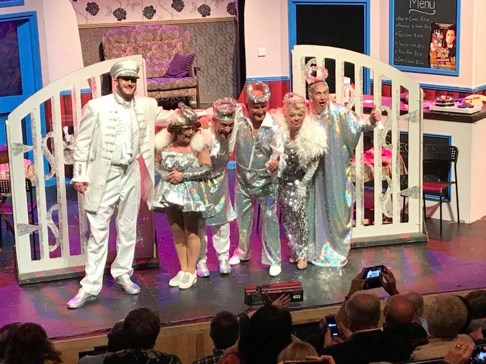 seriouslydead16's tweet photo. Audiences so far have LOVED this comedy 'Seriously Dead' - and loved getting their photos taken with the cast! We're at the Elgiva Theatre in Chesham TONIGHT at 7.30 - and you can still get some tickets on the door! Don't miss out on this hillarious farce! Pls RT https://t.co/uMSNAJGAaM