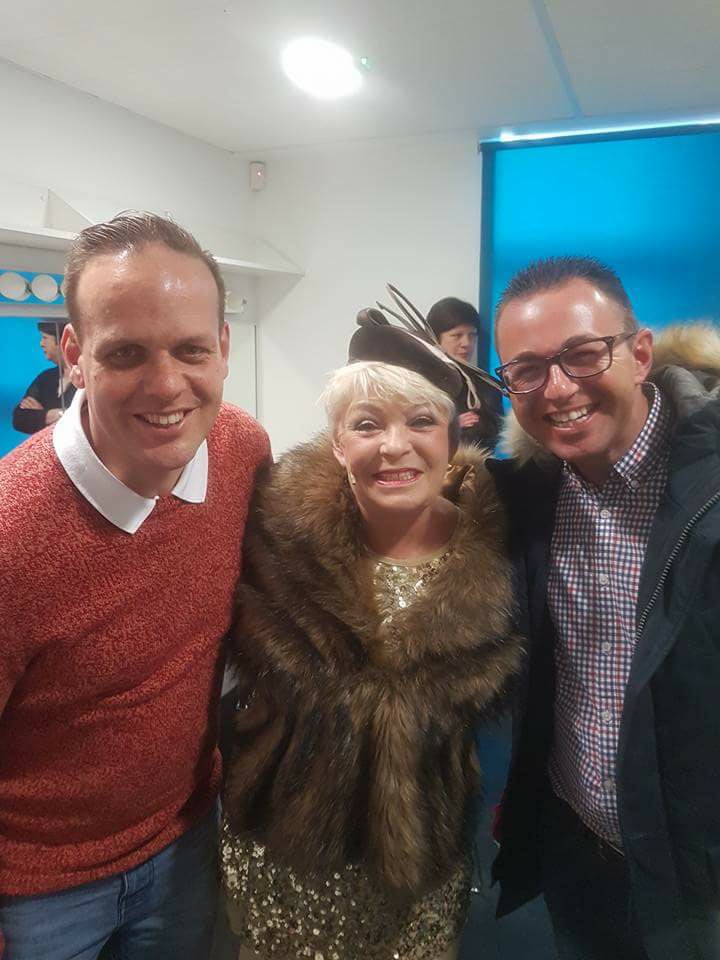 seriouslydead16's tweet photo. Audiences so far have LOVED this comedy 'Seriously Dead' - and loved getting their photos taken with the cast! We're at the Elgiva Theatre in Chesham TONIGHT at 7.30 - and you can still get some tickets on the door! Don't miss out on this hillarious farce! Pls RT https://t.co/uMSNAJGAaM