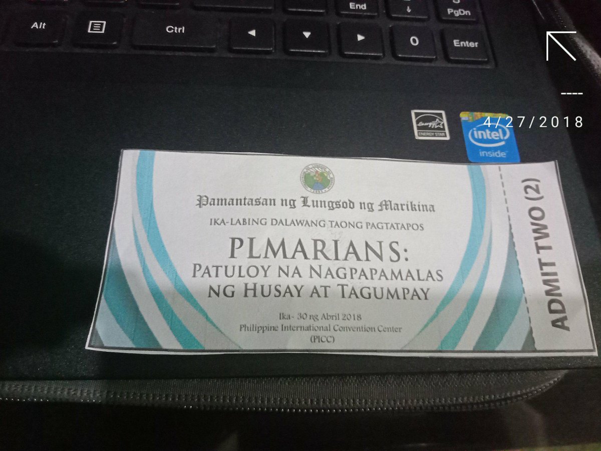 razongicelle's tweet photo. sayang wala kana papa mag isa tuloy si Mama 
#GradWaiting #RoadtoPICC #PLMar https://t.co/wG593b7Jdn