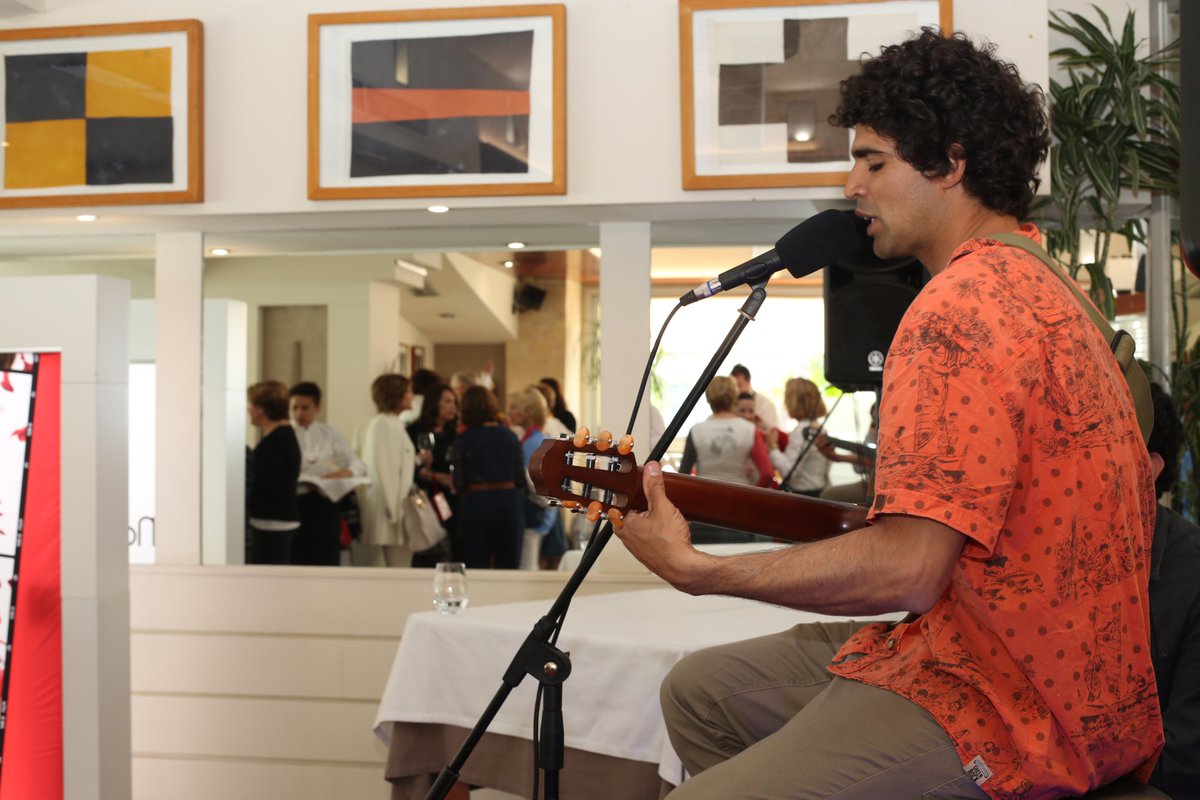 LaPerlaDonosti's tweet photo. Presentación del #InhibitHD @naturabisse_es, cocktail, música en directo... De todo tuvimos ayer en el #BeautyLoversDay 🌹😍. ¡Gracias a todas nuestras clientas por venir! https://t.co/JBilT9YlIk