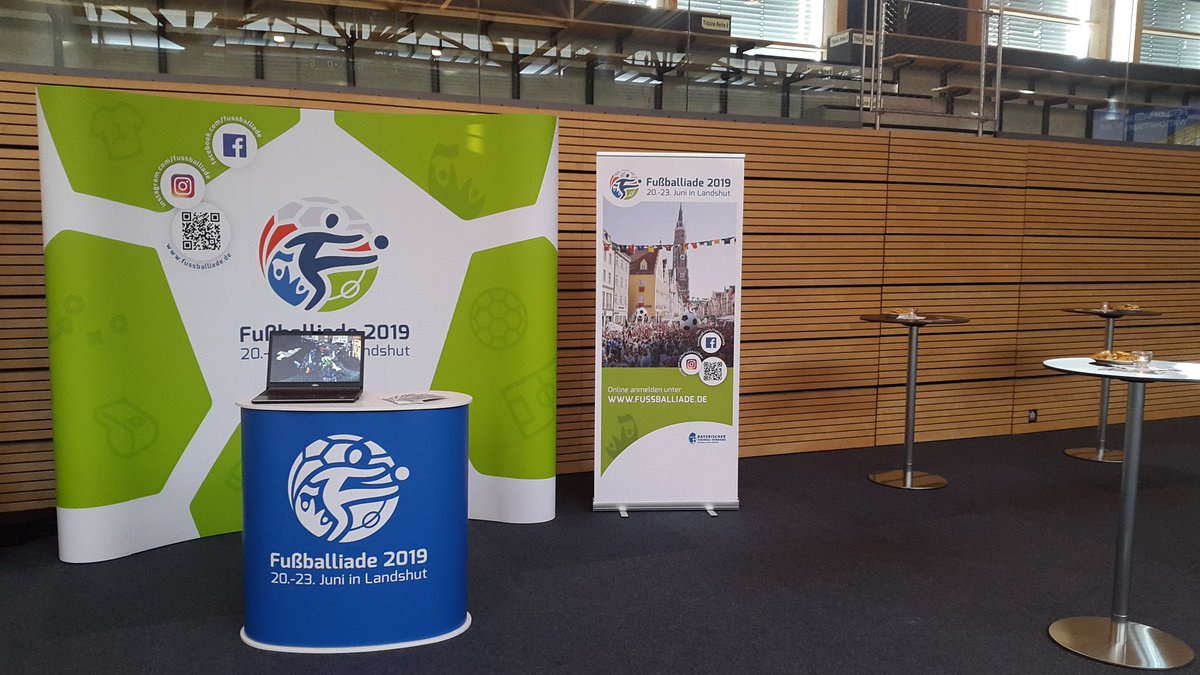 Gestern präsentierte sich die Fußballiade beim Landshuter Wirtschaftsempfang. Bei uns zu Gast am Stand waren u.a. Lutz Wagner und Django Asül. #fussballiade2019 #landshut