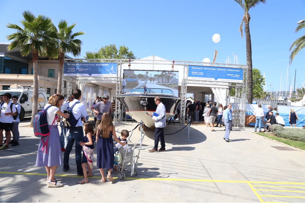 PalmaBoatShow's tweet photo. Ya se han abierto las puertas 💪🏻🤩 de la 35 Edición #boatshowpalma ⚓🛥 ➡➡➡➡Nos espera un día lleno de actividades no te pierdas ninguna y ven a comprar tu entrada! 🎊⚓ https://t.co/D9NcqmsEsX