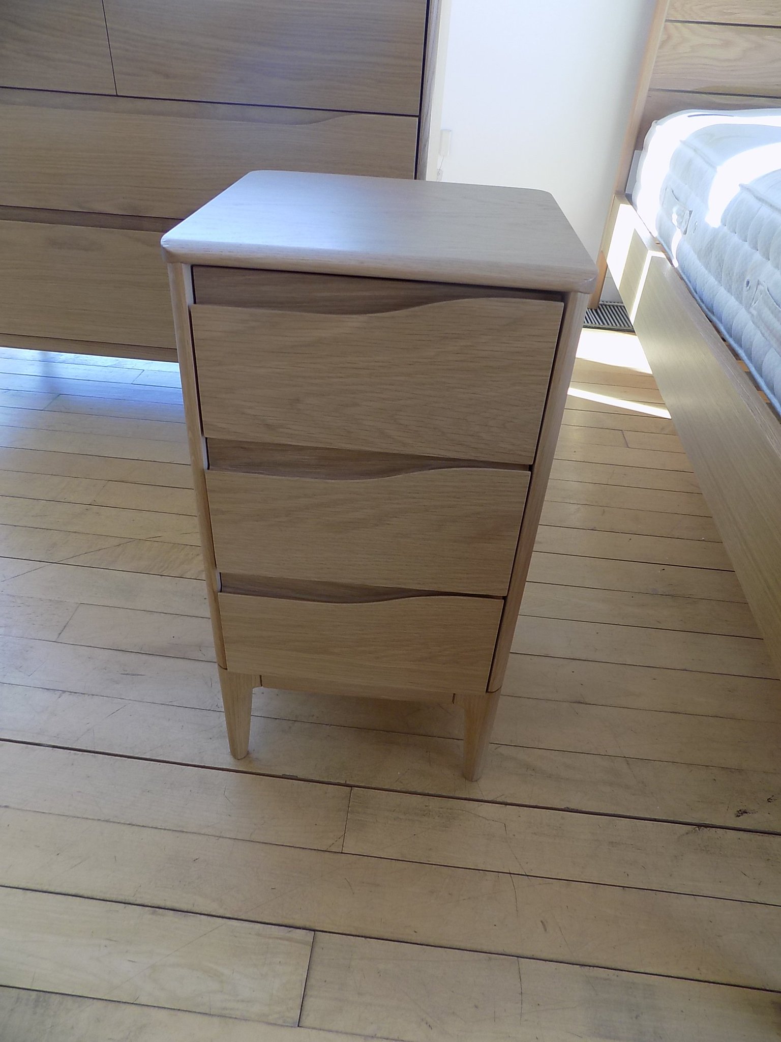 Ercol rimini sale compact bedside cabinet