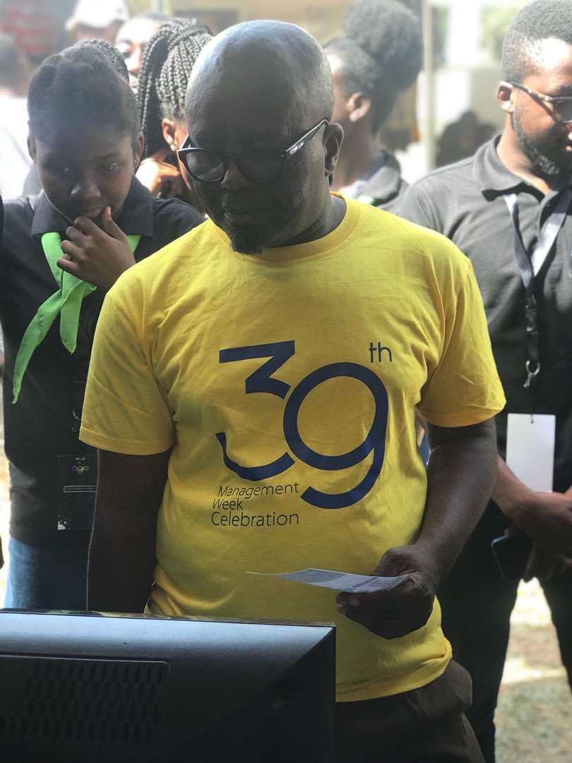 StaxCo_Ltd's tweet photo. The UGBS School Administrator is at our stand 💥💥🎊🎊🎊
Come through guys 😉
Booth 27 
#UGBSOfficial #UGBSENTREPFAIR18
#CHOOSESTAX https://t.co/EjgUTeEuWw