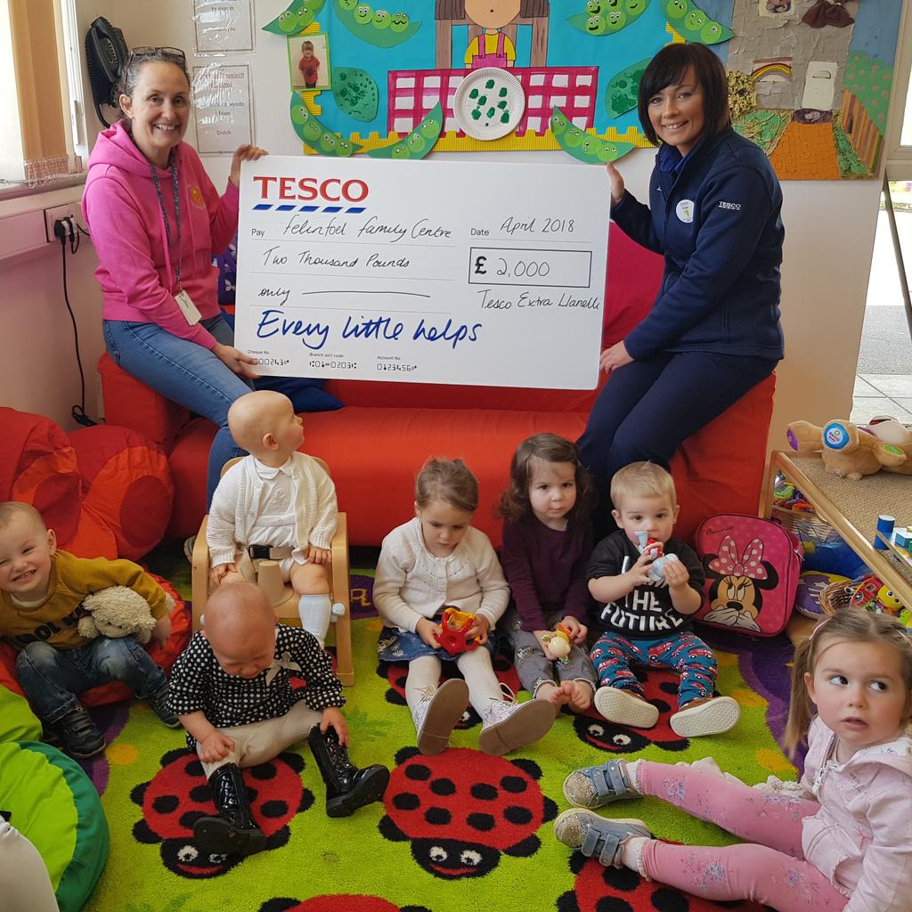 Yesterday we presented a cheque for £2,000 to Felinfoel Family Centre who has successfully secured our #bagsofhelp grant.<a href="/LlanelliTesco/">TescoLlanelli</a> <a href="/Tesco_Wales/">Tesco Newyddion Cymru / Tesco Wales News</a> @GroundworkWales