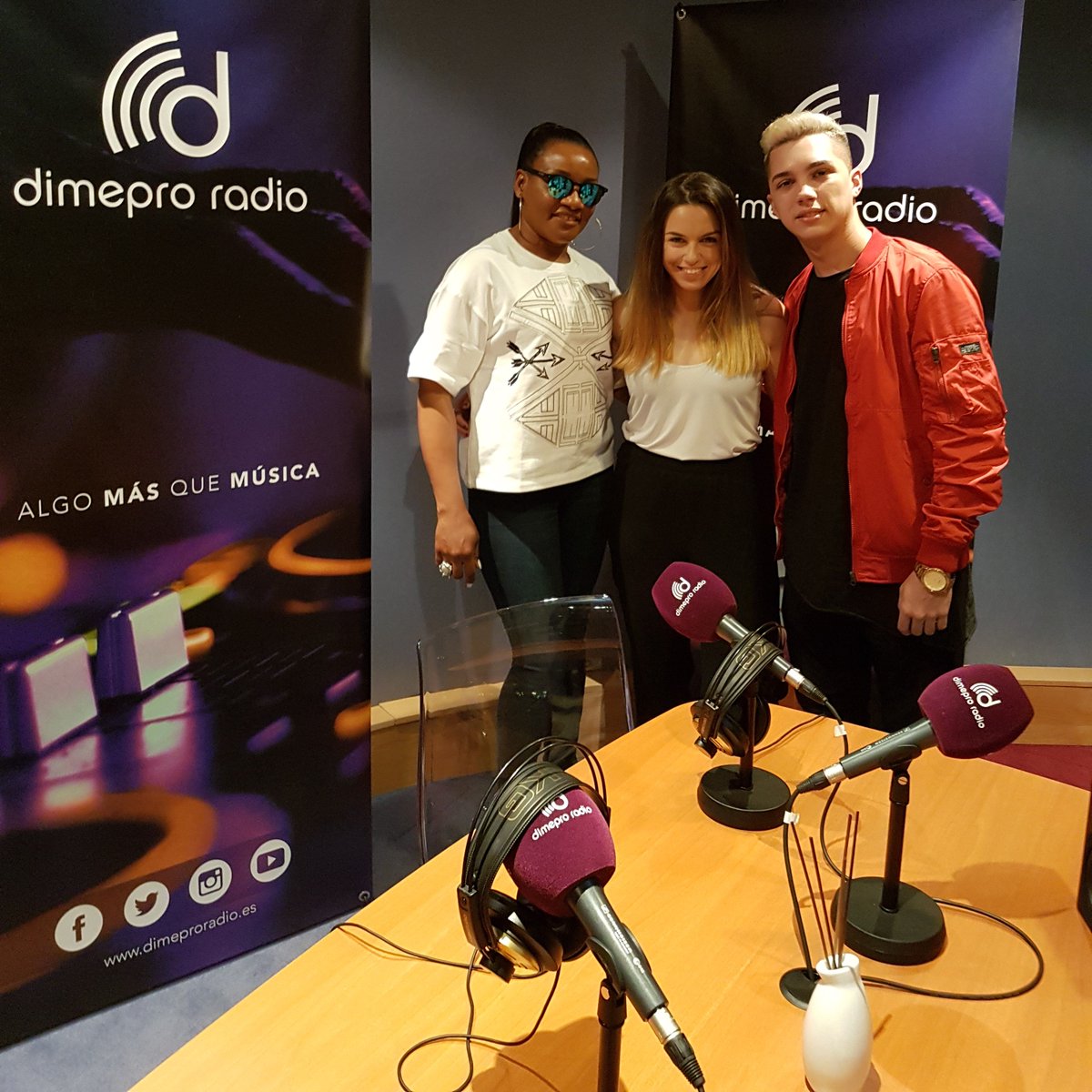 dimeproradio's tweet photo. Ya han llegado a nuestros estudios @ReinaSabaOF y @aiitorcruzprod para presentarnos su nuevo trabajo #MiracomobailoLaFlota ¡Menudo temazo veraniego! No te pierdas a las 12h su entrevista con nosotros. Conecta ya https://t.co/YCpuQ38hgR #FelizFinde https://t.co/VnLcTvOM65