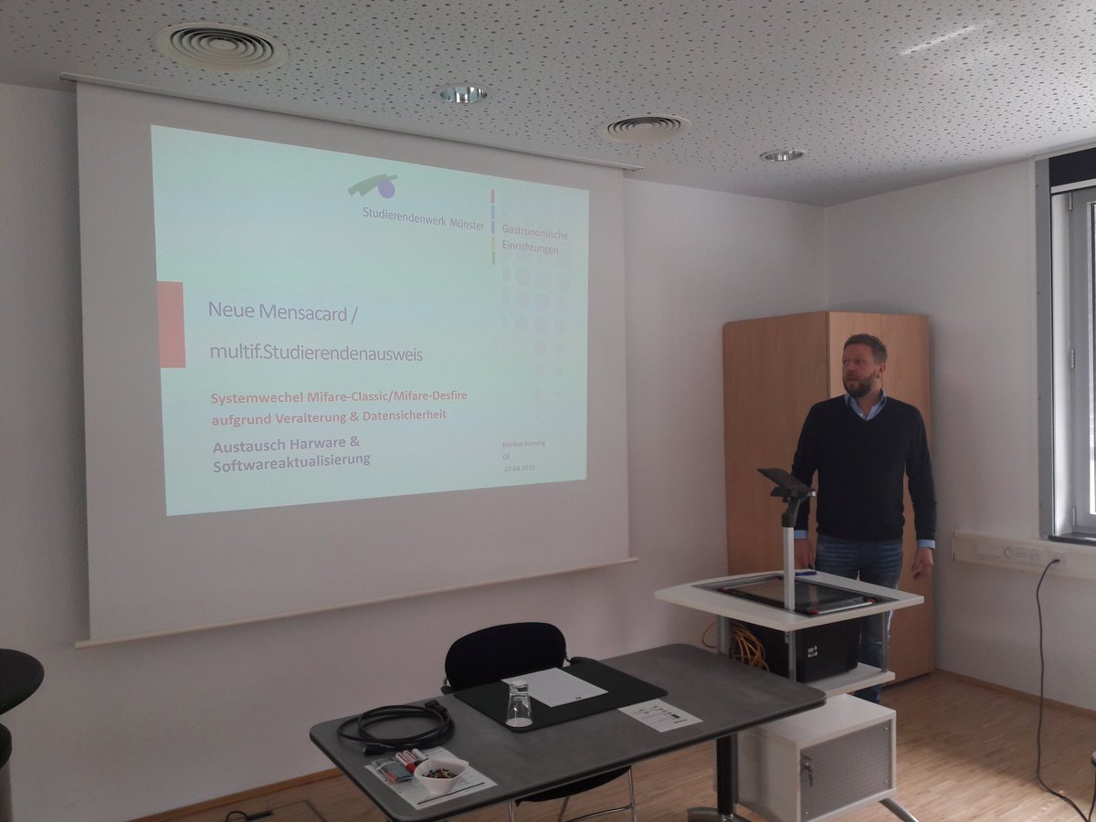 commonsmartcard's tweet photo. Markus Heming vom Studierendenwerk #Münster berichtet im Rahmen unserer Jahreshauptversammlung vom erfolgreichen Einsatz unserer einheitlichen Kartendatenstruktur #openCashfile (oCf) auf den Mensakarten des Studierendenwerks https://t.co/Do31j8Ji0W