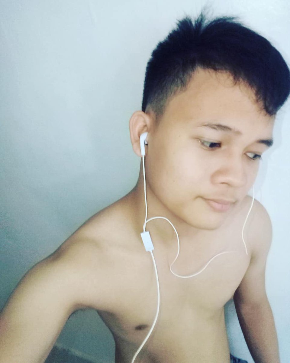 raya_vincent's tweet photo. #Crazyhair
#Crazyface 
HAHAHA😂😂✌ https://t.co/cNFDHvsqd9