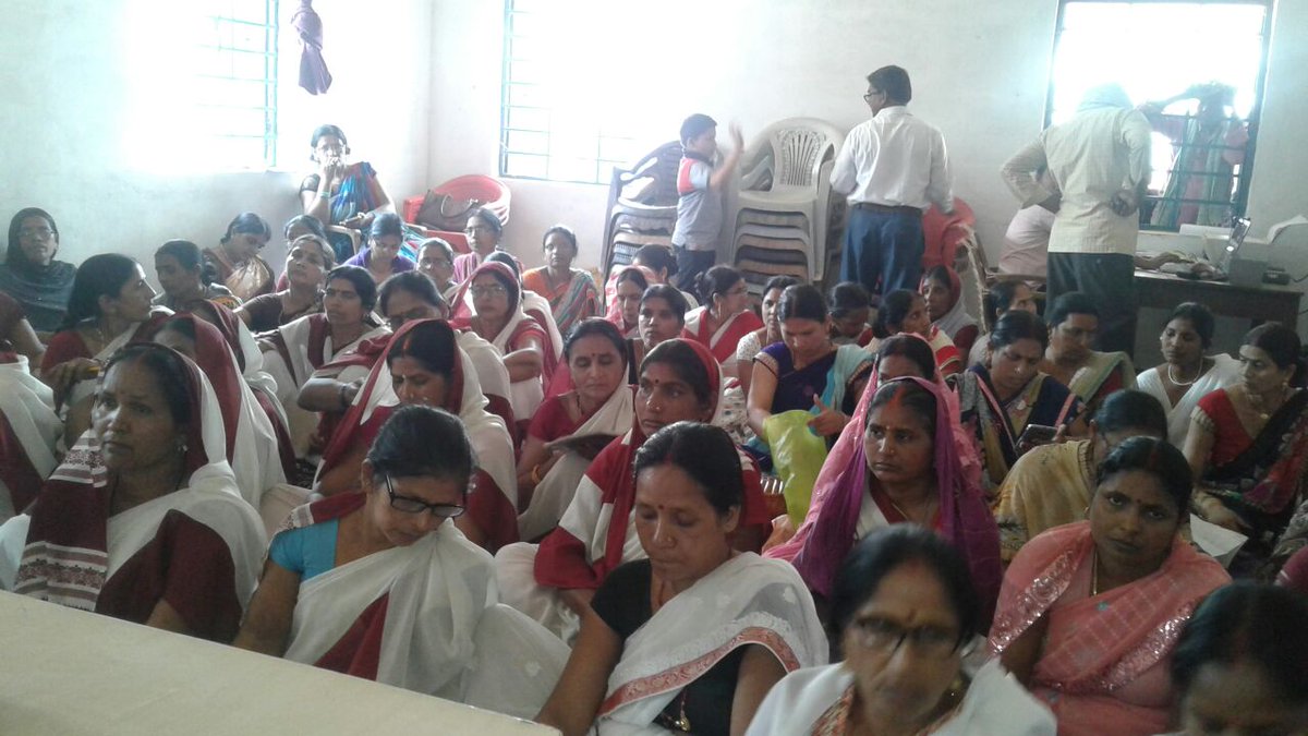 buxar_lsba's tweet photo. ODF Review meeting of sevika sahayika and LS done by CDPO Nawanagar to discuss the upcoming strategy and the issues @swachhbharat @LSBA_Bihar #ZSBP https://t.co/JfqrVq2CUd