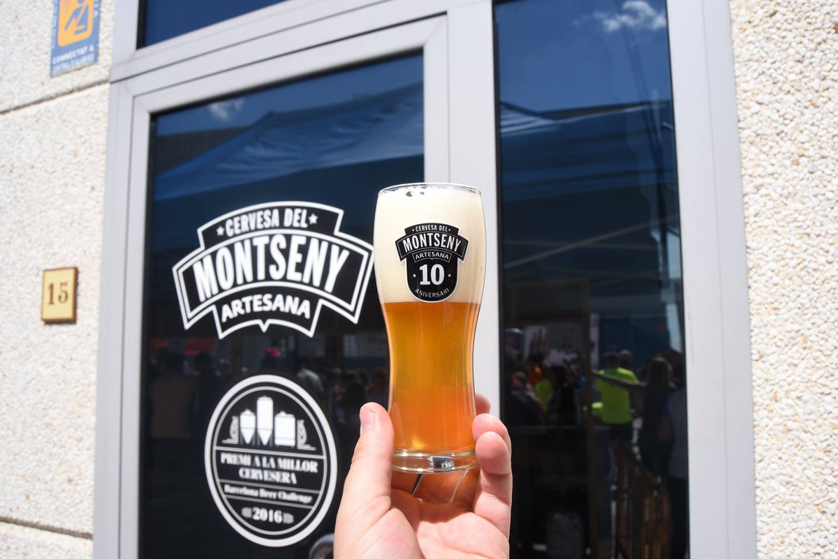 cervesamontseny's tweet image. El 26 de maig organitzem una jornada de portes obertes de la cervesera Cervesa del Montseny, a la seu de l’empresa a Sant Miquel de Balenyà. Tindrem la segona Cursa de la Cervesa, bona música i menjar i beure per tothom. T'esperem!