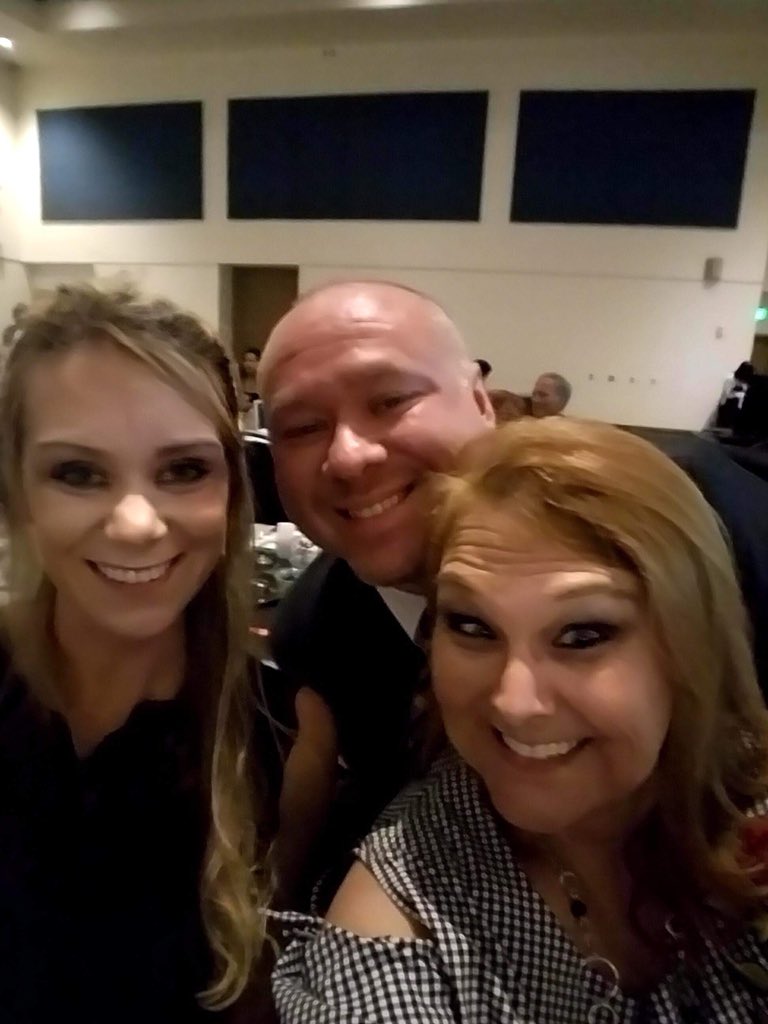 JackieeMoe's tweet photo. @CSUF Communications Awards Night! 🏆 ✍🏼 🎤 @mshults @jasonmshepard #FullyCommWeek https://t.co/jzQrFyMRMX