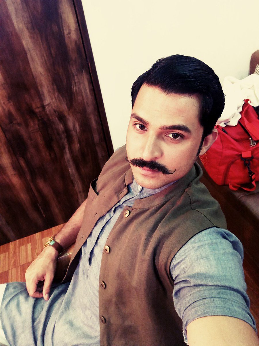 karansharmaazad's tweet photo. Mooche ho to azaad jaisi ho warna na ho.... 😉 #shooting #SHOOT #shootfilm #actorlife #ACT #Acting #mushtaches #mooch #ReadyToGo #onset #getset #go #azad #chandershekar #montosat #10pm #StarBharat #show #TVShow #finite #series #Confident #ATTITUDE #Personal #vanity #people https://t.co/IUaml73lhp
