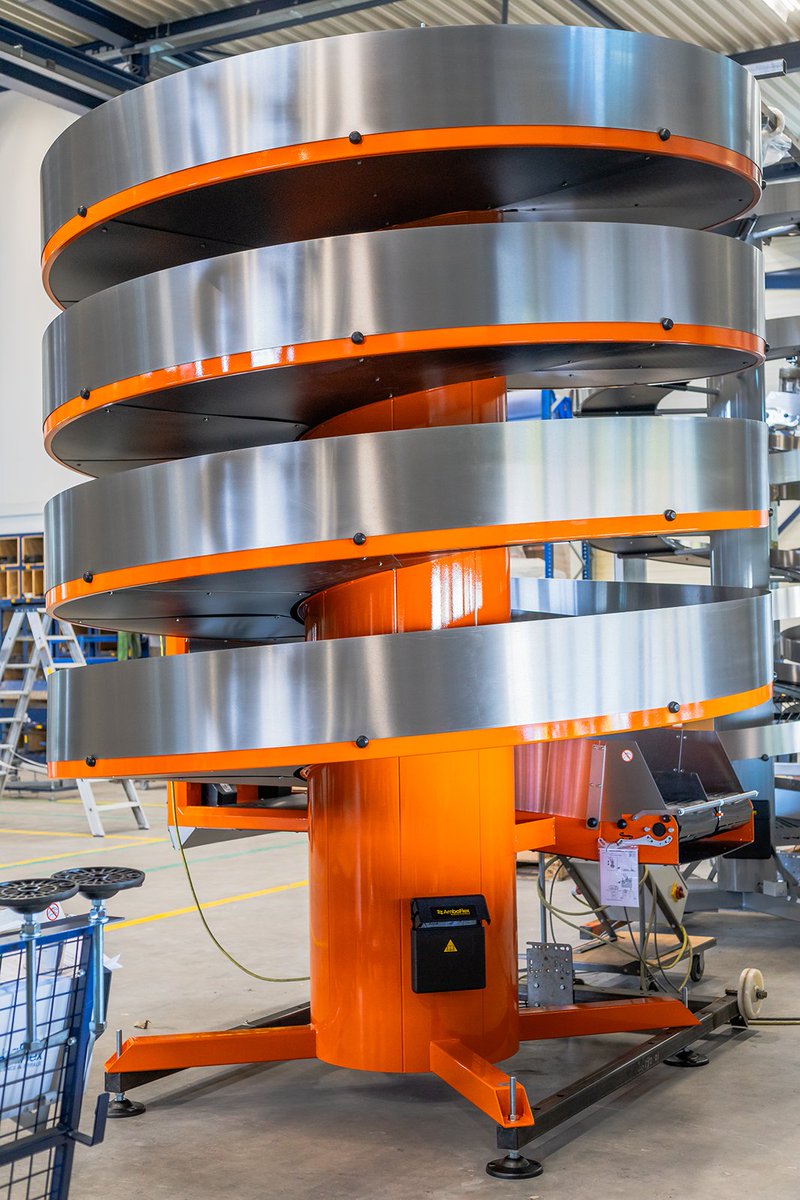 Timing is everything! See this beautiful Orange SpiralVeyor shining in our production facility at Zwaag, The Netherlands! Happy Kingsday 2018!