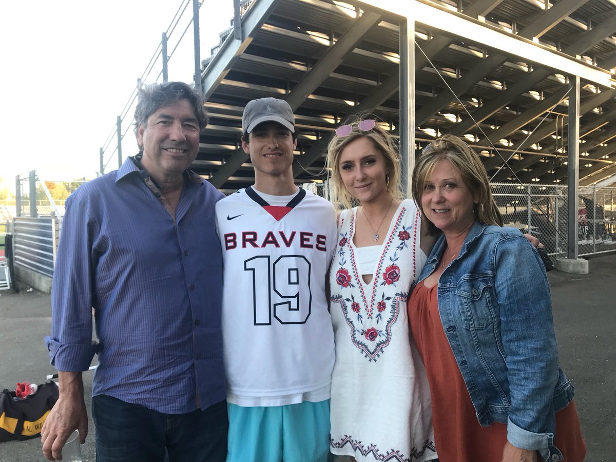 cb19___'s tweet image. Senior year lacrosse ✔️