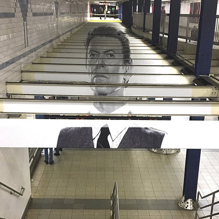 PirataYSuBanda's tweet photo. El metro de Nueva York rinde homenaje al genio @DavidBowieReal https://t.co/l2W6DUjvB4