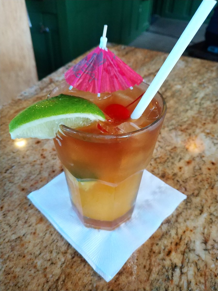 WildRose_L's tweet photo. Had the chocolate + Graham crackers milkshake, but then decided it won't put me to sleep early enough, so went for 55 years on the beach at the #Buzzs at Kailua 😹 https://t.co/Kl6FoXOvC2