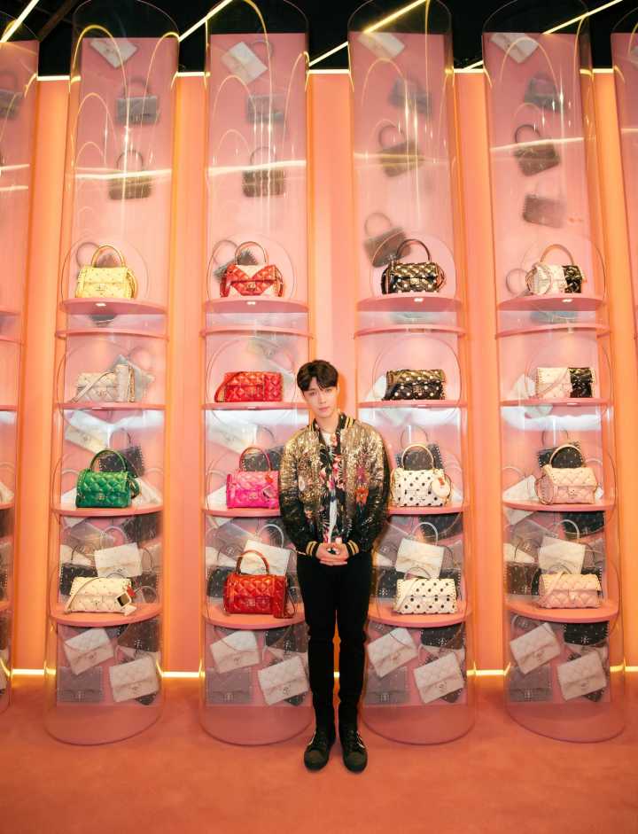 XingPark's tweet photo. 180427 Valentino Weibo Update 3P  #Lay #Yixing #张艺兴 #레이 #レイ #อี้ชิง #張藝興 #장이씽 #Valentino https://t.co/tgueE9f1qU