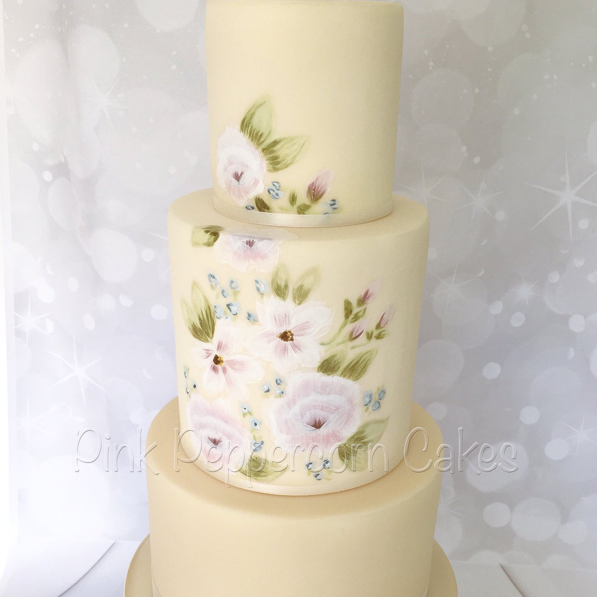 Painting on Cakes is really on trend, here’s one I made recently.  #weddingcakesdoncaster #paintedcake #cakedesigndoncaster #newcakebusinessdoncaster #pinkpeppercorncakes #doncasterisgreat