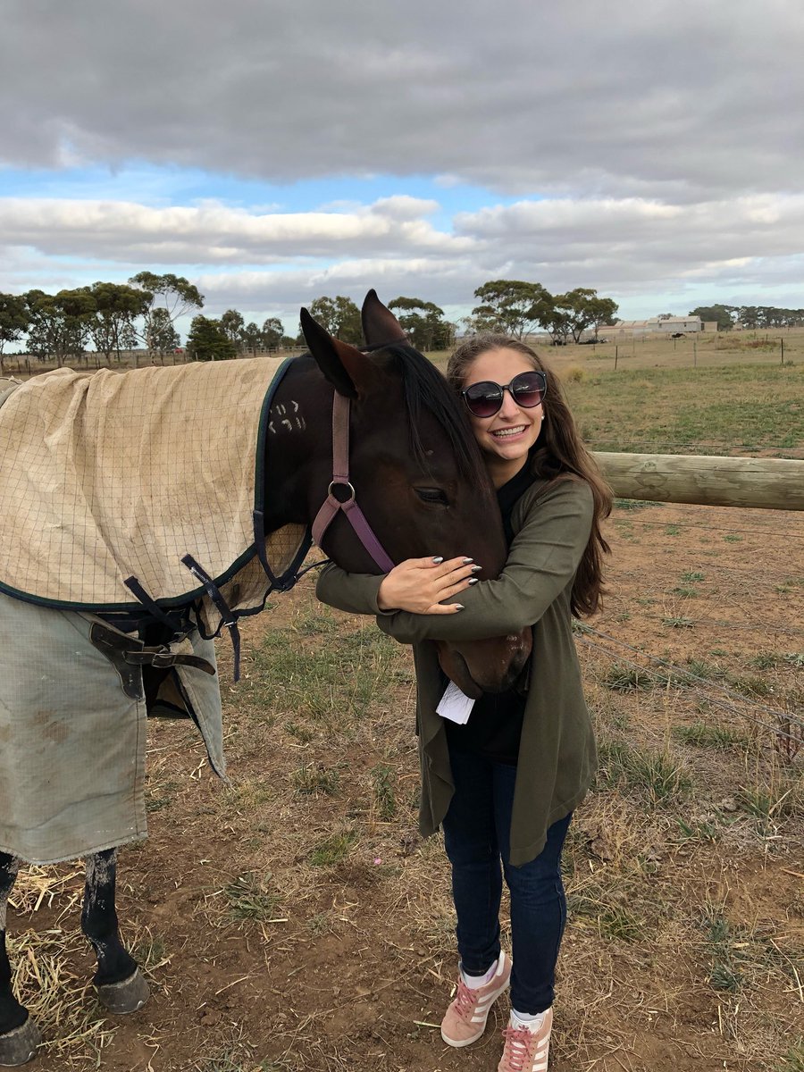 SarahGatt94's tweet photo. Last hugs goodbye before she leaves for Sydney! See you on the track Jojo! 💛💜 #KandARacing #IdeallySayYes #TeamJojo #AustralianPacingGold @Gaby98134347 @Katehargreaves7 https://t.co/1DSUj5nL5T