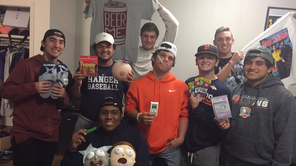 eriquehdzz's tweet photo. Go to college kids, you’ll meet some cool ass dudes and some life time long friends❤️ gonna miss my boys https://t.co/DejQQRuQG5