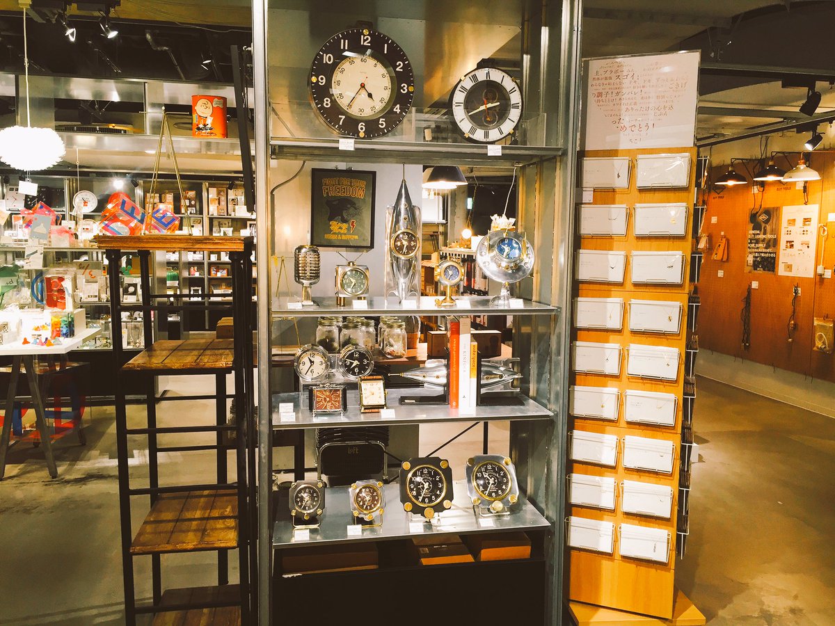 LOFT_SHIBUYA's tweet photo. \新商品🕰/
#PENDULUX ( #ペンデュラックス )シリーズが発売いたしました。
伝統的なデザインを現代風にアレンジした、1点1点が職人によるハンドメイドの置き時計や掛け時計です。
おしゃれな方へのプレゼントにも最適😉🎁
ぜひ、ご覧ください。
◇4階 スペースデザイン売場 https://t.co/Q8Kyl6SG5Q