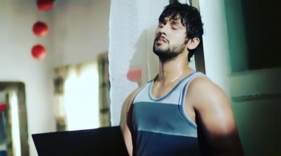 AnandanAnaswara's tweet photo. This man expression is just perfect in all way 😍😘 @namishtaneja https://t.co/2YlFYvTPZI