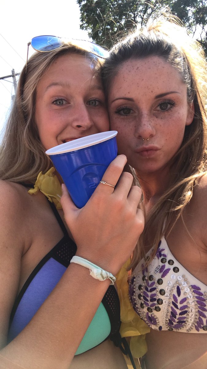 ocrane18's tweet image. Happy birthday to my best friend in the whole entire world you are my moon to my sun i love you so much 💞 i could not do it without you babe ily 💙@amandamariee427