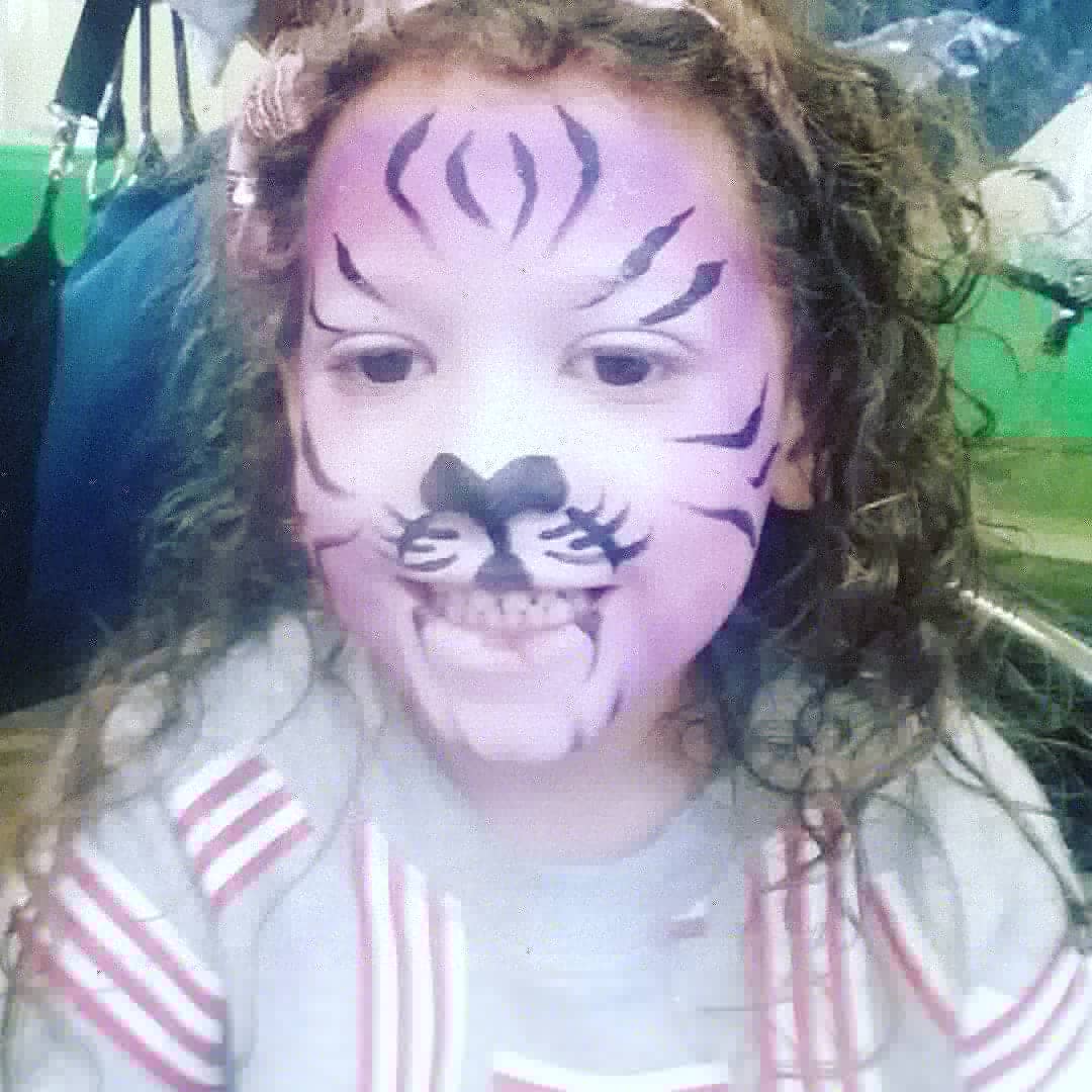 Omgfacepaint's tweet photo. #OMG #facepaint #parties #birthdays #girlietigers #flowers https://t.co/tDA2l7Qgxi