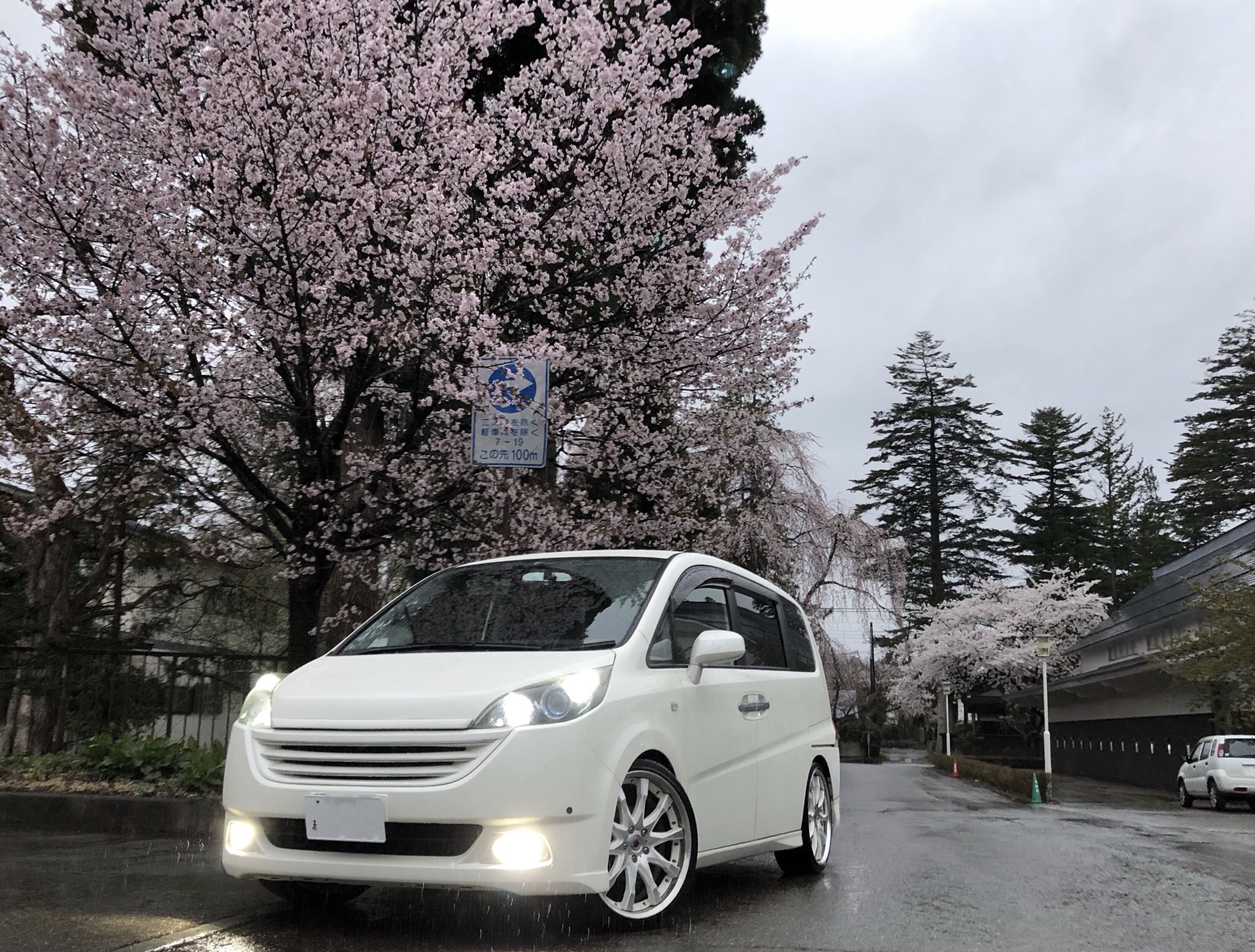 تويتر Garage St U على تويتر ご納車 秋田県の草彅様にrgステップワゴンをご納車致しました 秋田に納車の旅はこの車でした カスタムももちろんですが 利便性を上げるための改良でスライドのプッシュスイッチも取付 かっこいい一台に仕上がりました