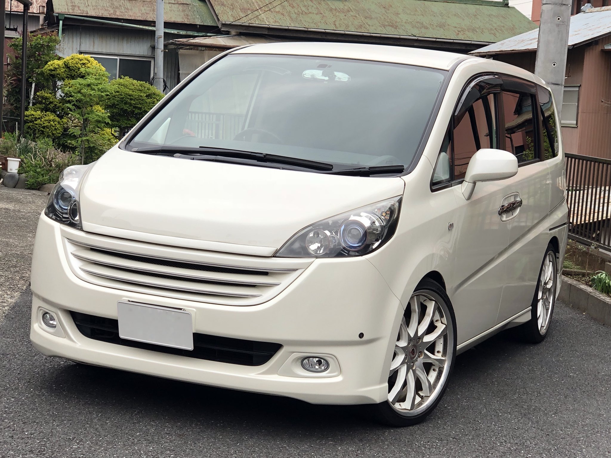 تويتر Garage St U على تويتر ご納車 秋田県の草彅様にrgステップワゴンをご納車致しました 秋田に納車の旅はこの車でした カスタムももちろんですが 利便性を上げるための改良でスライドのプッシュスイッチも取付 かっこいい一台に仕上がりました