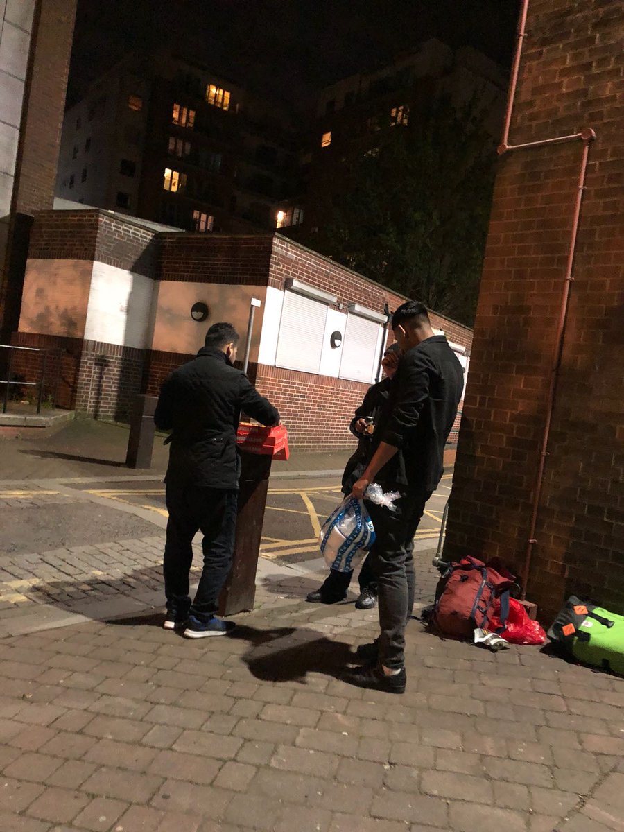 MKAWatford's tweet photo. Ahmadiyya Muslim Youth spending their time & sharing pizza with homeless people in #Watford - motivated by saying of Prophet #Mahammad,
"One who eats his fill while his neighbor is hungry by his side is not a believer."
@AMYA_Humanity @aliceforhappn @MyWatfordNews @hyhnews https://t.co/JSBUOGRsUp