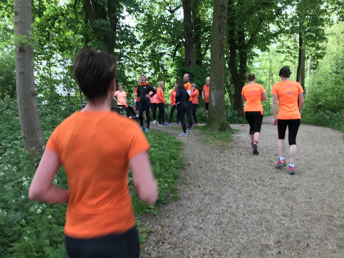 Oranjebovenloop 2018
Lekker door het park boven èn beneden langs🇳🇱🧡🦁
#oranjebovenloop #chillrunning #feestje #mooipark #samenlopenisleuk instagram.com/p/BiEbN_QnhiH/
