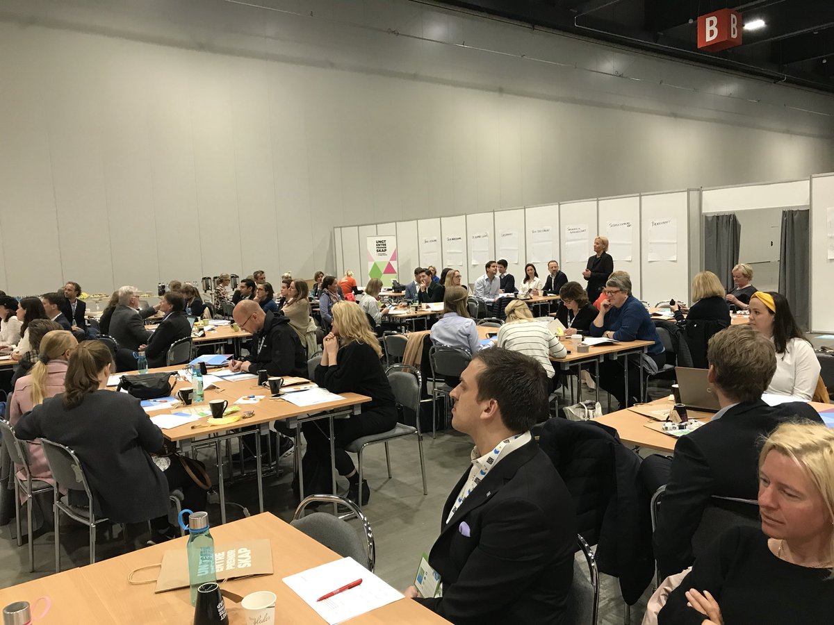 AnneTWh's tweet photo. Juryene er straks klare til å sette i gang arbeidet! @UE_Norge #NM #ungdomsbedrift https://t.co/aEm4UlIzp7
