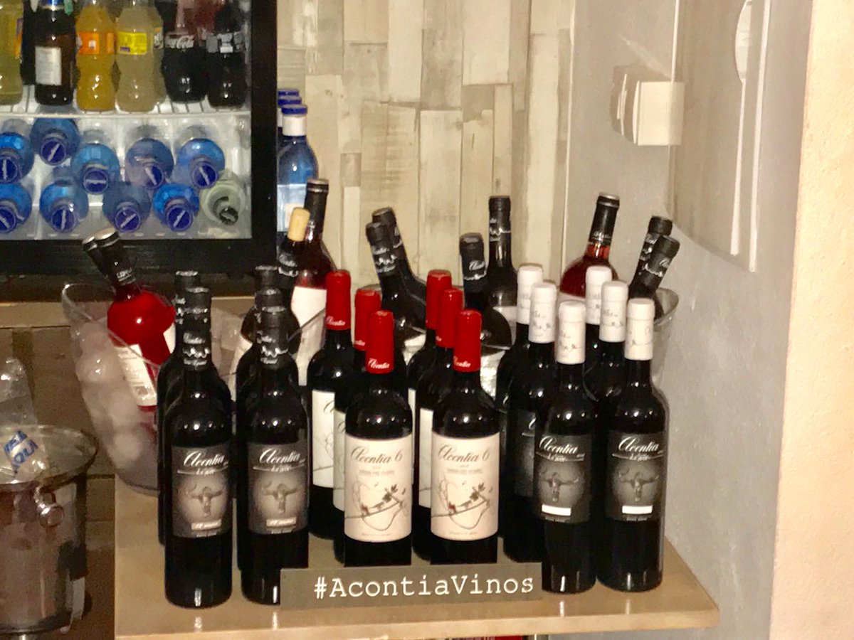 MaiteGeijoVinos's tweet photo. Buenos días y feliz mañana de viernes #winelovers ¡Ayer disfrutamos muchísimo de la cata de nuestros vinos Acontia en el Restaurante @misutomed! https://t.co/BZvvqHUe0a