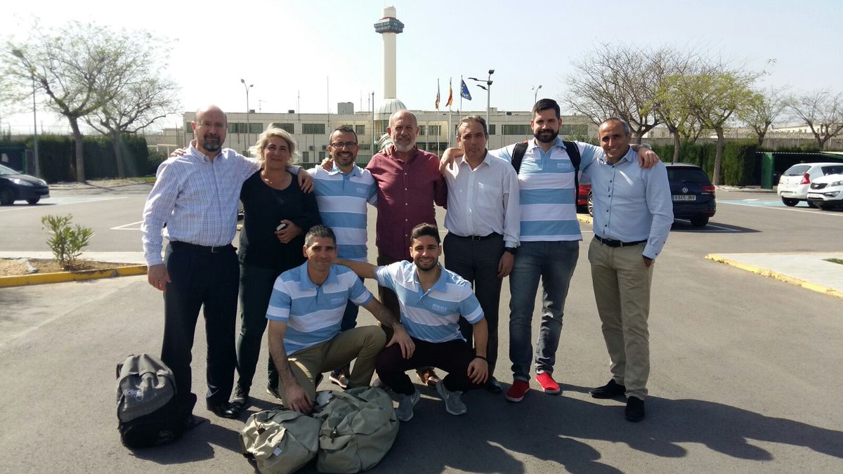 Sociolidarios's tweet photo. 📸Ayer estuvimos con los #voluntarioscorporativos de @Reale_Seguros VLC, en la prisión de Picassent.
👨👩Socialización y 👲👳👷👱convivencia a través del deporte
#GiveandGain @foretica @MarianVilanova https://t.co/xMAzaWJ9V4
