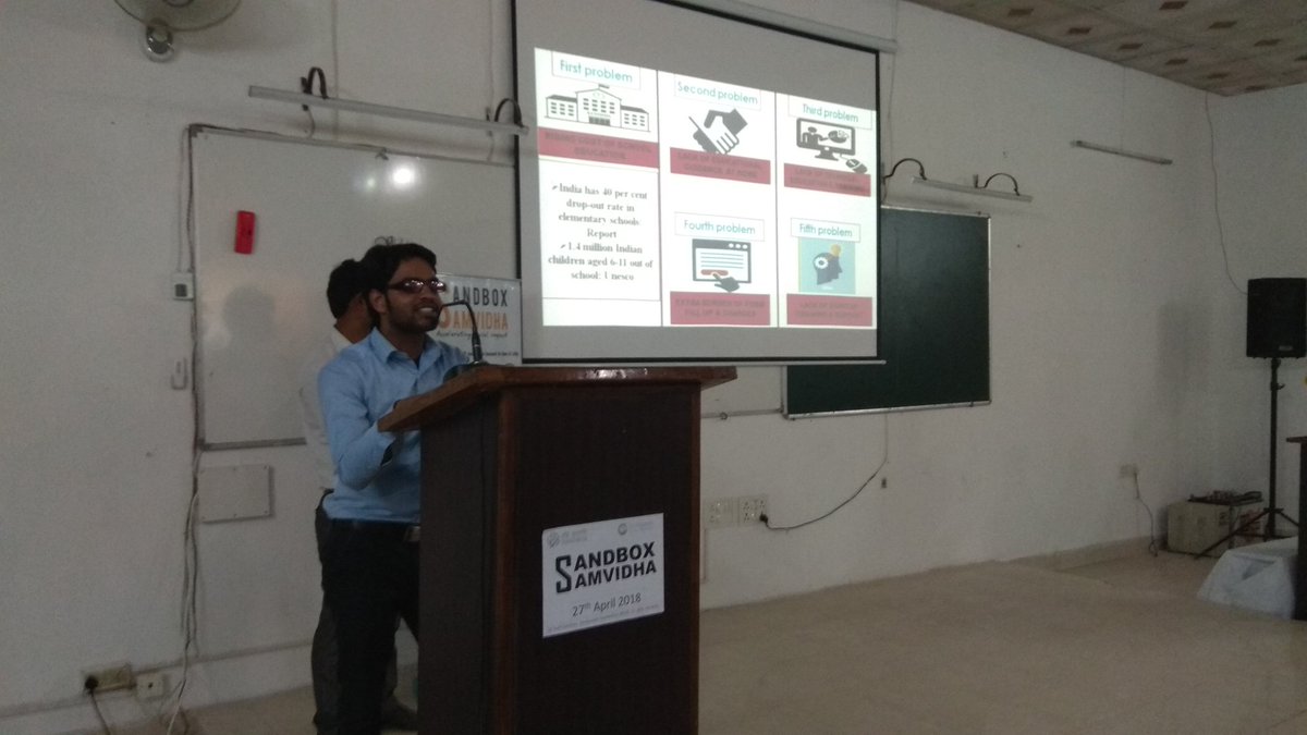 eksochfdn's tweet photo. Mr Shailabh Dubey presenting idea on E-learning and empowering students with technology.
#EkSoch #EksochSandbox #SandboxSamvidha #DFIndia #entrepreneur https://t.co/Ya3JNLWLVF