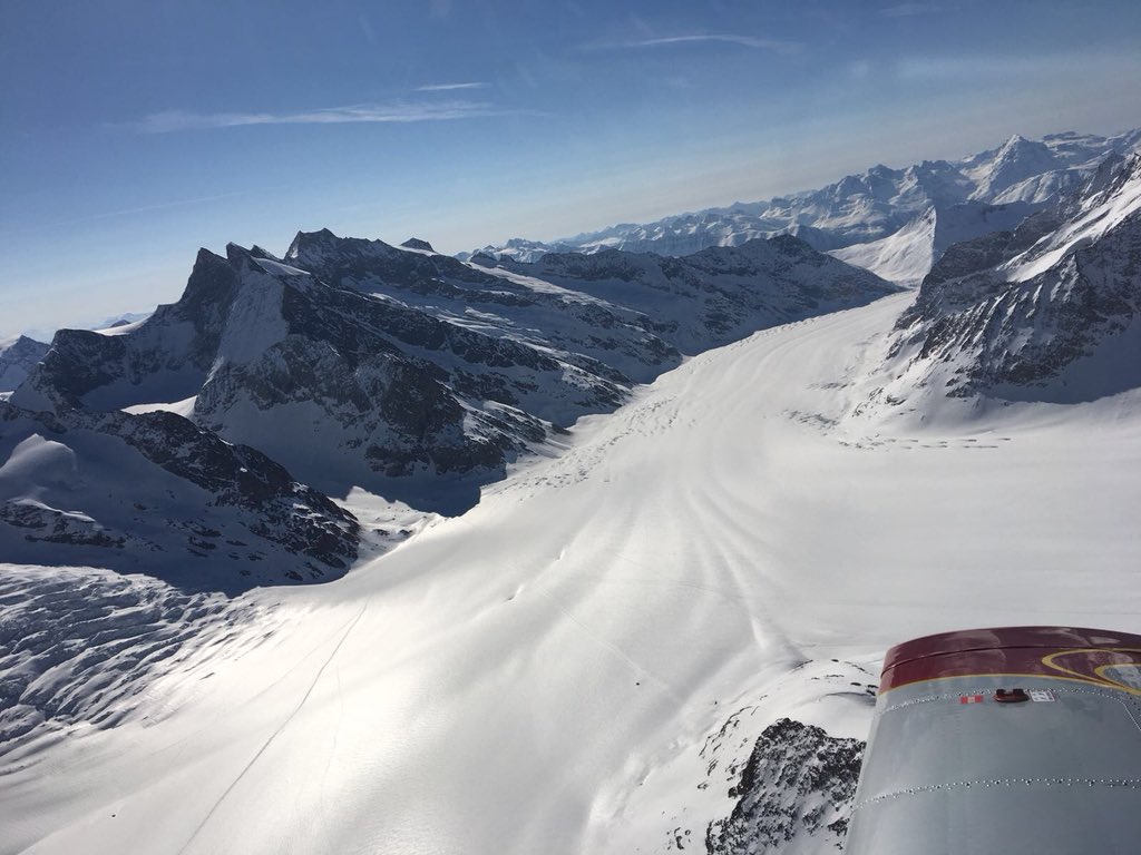 flightlevel150's tweet photo. Aletsch Glacier #WingFriday courtesy of my passenger https://t.co/2oBMJQEKJs