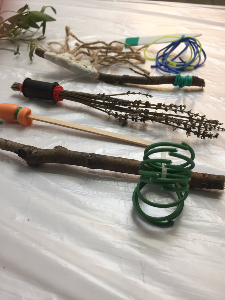 unit_twelve's tweet photo. This is the fab, and FREE art activity at Saturday’s private view, 2-4pm, making found object ‘brushes’ inspired by @elliebirkhead @v_scholes and @BoltCeramics and #annemarieosullivan ‘Making Ground’ project.

The PV is 2-4pm- all welcome, invite here: https://t.co/iRF18Sh6iM https://t.co/rvcEYSR69w