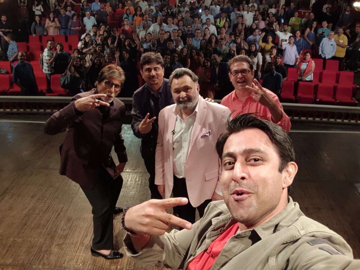 GangulySunetra's tweet photo. @chintskap @SrBachchan #7DaysTo102NotOut 
Yooooooooooo✌️✌️
#LegendsAtRoyalOperaHouse @SrBachchan @chintskap @umeshkshukla @JimitTrivedi06 
@SonyPicsIndia @saregamaglobal 
#102NotOut 
All Best wishes ✌️✌️ https://t.co/oK5j9WWIDW
