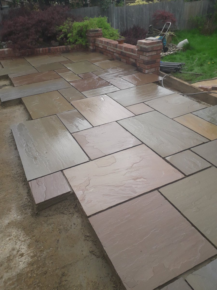 SSchmidLandsca1's tweet photo. Raj Green Indian Sandstone slabs all laid👍
Its off to sunny Brighton for long weekend🤔🙈🍺🍹🍸🍾🍾🥂 https://t.co/dMIqqMzct6
